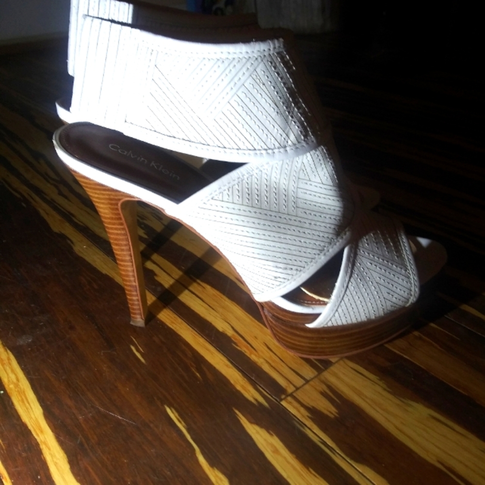 Calvin Klein white heel size 8